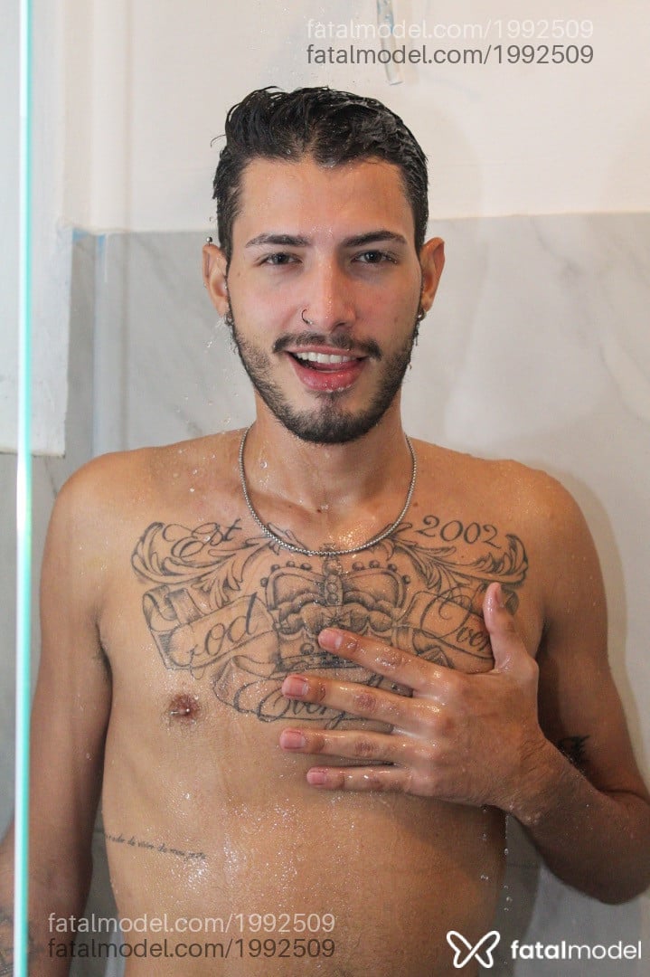 Acompanhante homem morena (o) de olhos verdes - Biel