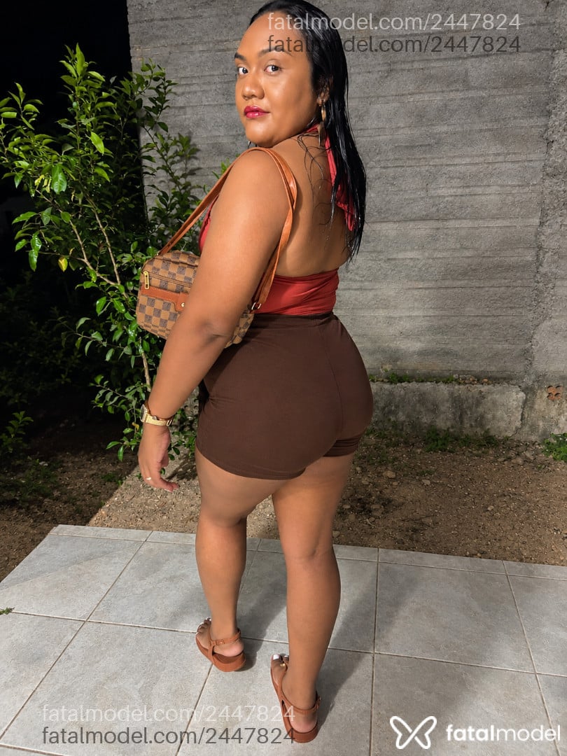 Acompanhante mulher trans morena (o) de olhos pretos - Wellyda Tiburcio