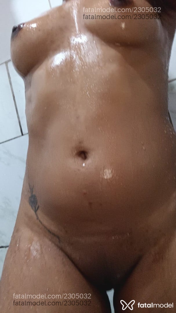 Acompanhante mulher morena (o) de olhos pretos - Aurora
