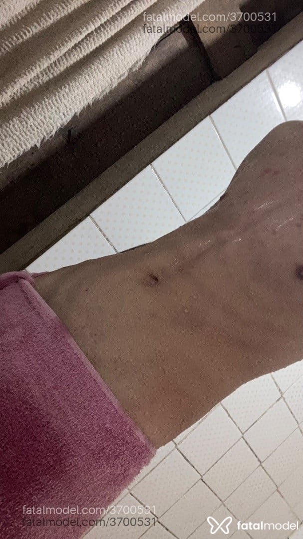 Acompanhante homem com cabelo castanho de olhos castanhos - Tavim