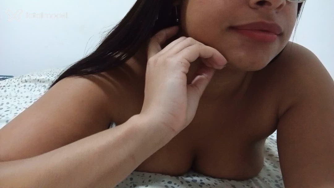 Acompanhante mulher morena (o) de olhos pretos - Ariel Santana