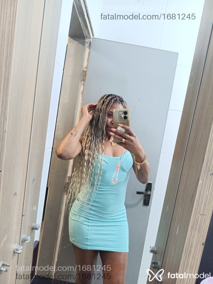 Acompanhante mulher com cabelo castanho de olhos pretos - Pérola