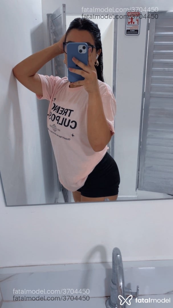 Acompanhante mulher com cabelo castanho de olhos castanhos - Honeymel