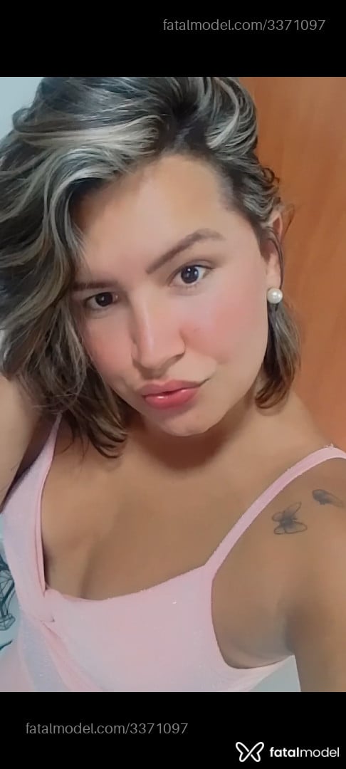 Acompanhante mulher trans loira (o) de olhos pretos - Melanya