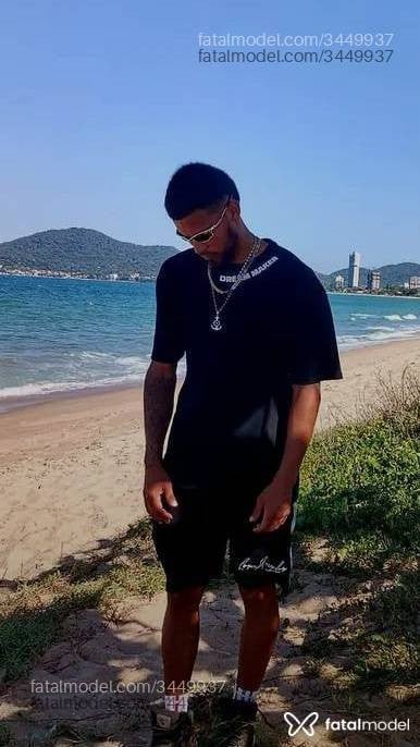 Acompanhante homem com cabelo castanho de olhos verdes - Angerb
