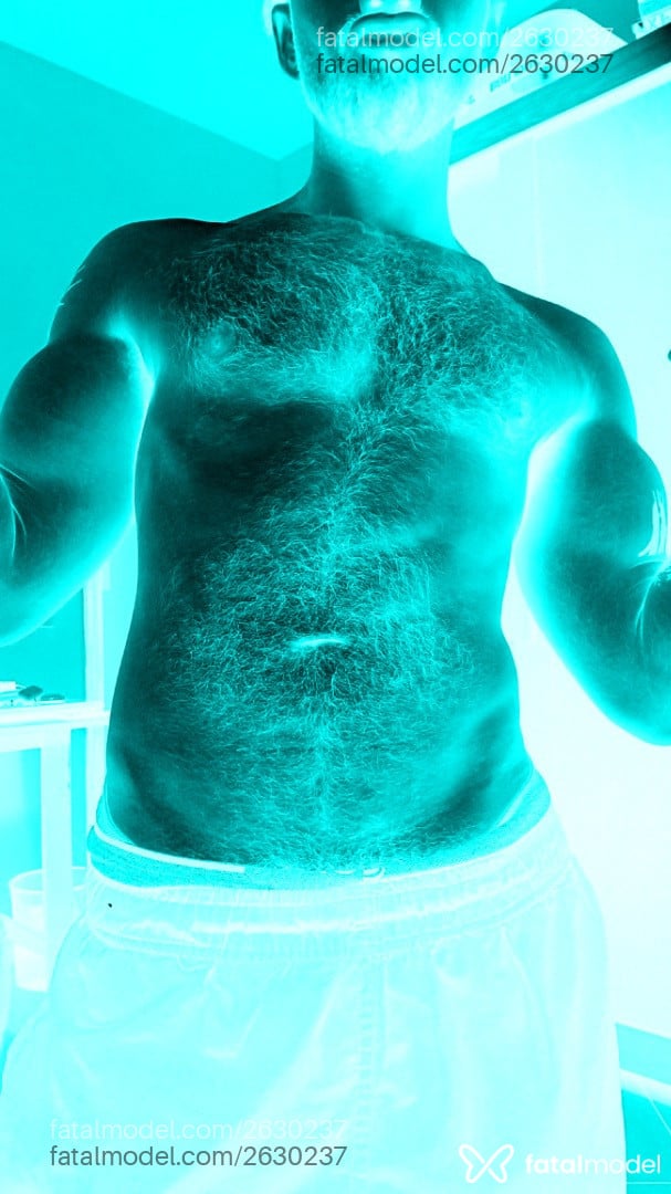 Acompanhante homem com cabelo castanho de olhos verdes - Hayriex
