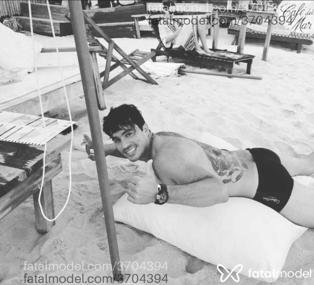Acompanhante homem com cabelo castanho de olhos castanhos - Deivid