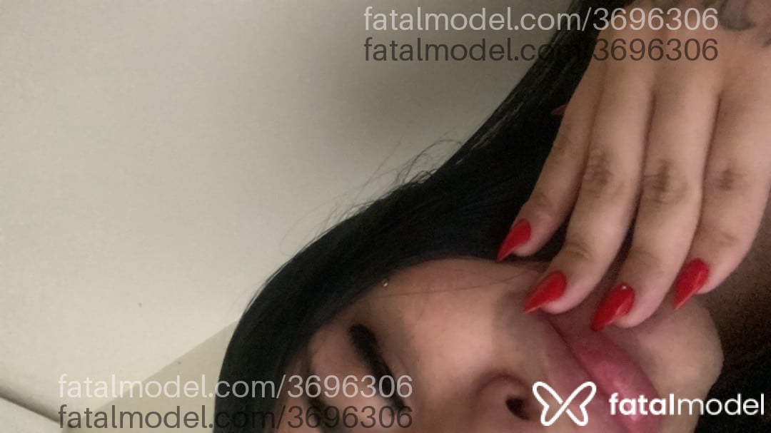 Acompanhante mulher trans morena (o) de olhos castanhos - Giovanna