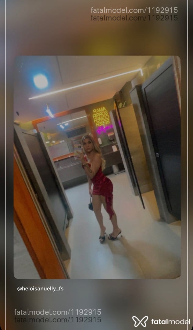 Acompanhante mulher trans loira (o) de olhos cinza - Heloísa