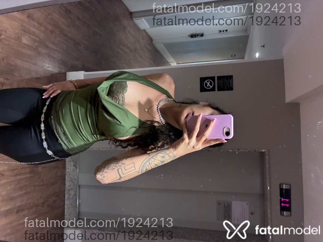 Acompanhante mulher com cabelo castanho de olhos castanhos - Jade