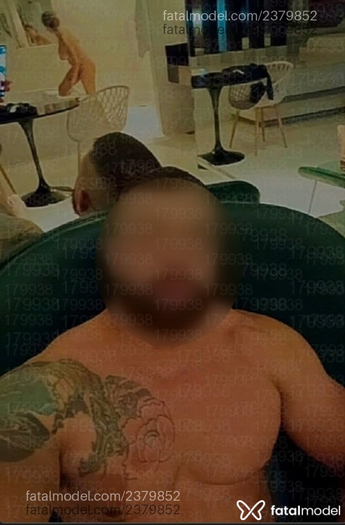 Acompanhante homem com cabelo castanho de olhos castanhos - Kauê