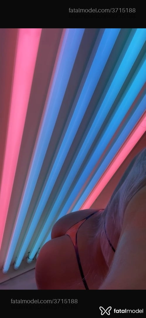 Acompanhante mulher com cabelo castanho de olhos castanhos - Nicole