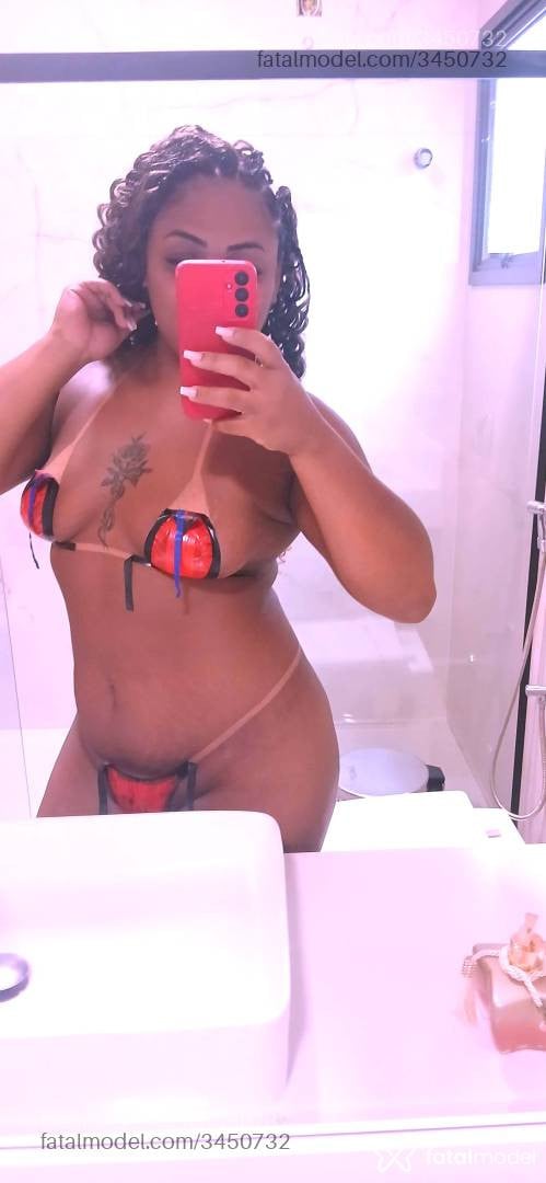 Acompanhante mulher morena (o) de olhos castanhos - Pérola