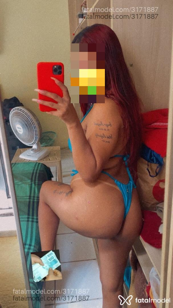 Acompanhante mulher ruiva (o) de olhos pretos - Moneysereia