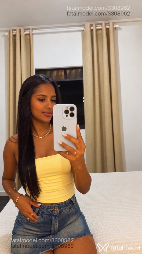 Acompanhante mulher morena (o) de olhos pretos - Carol