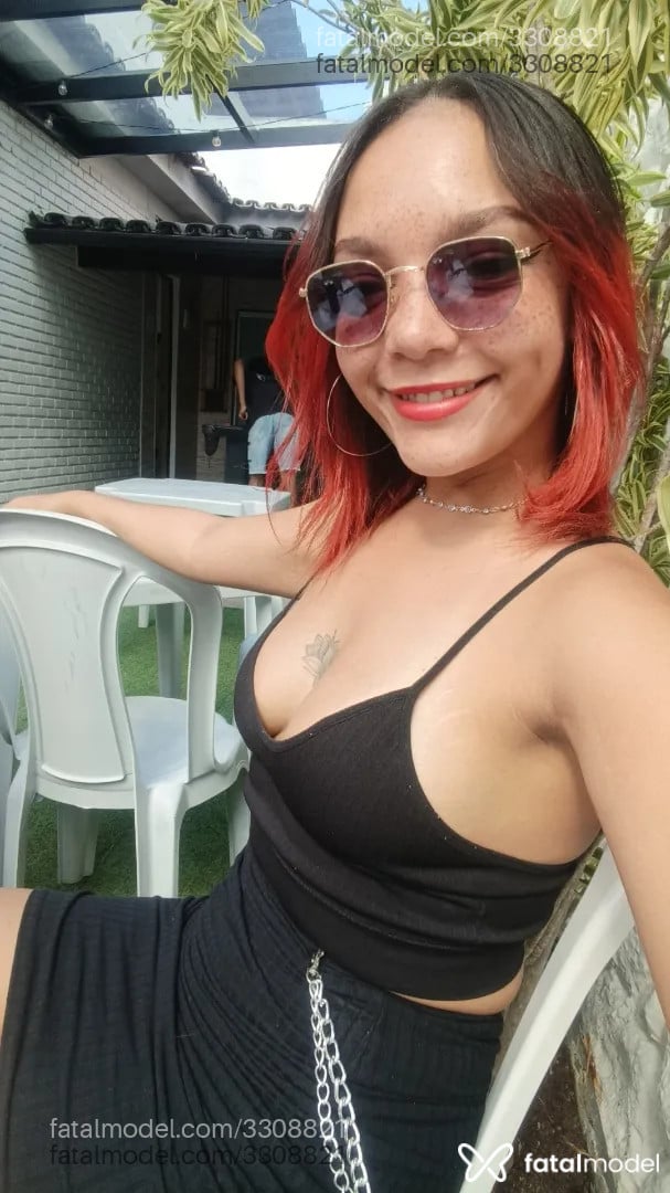 Acompanhante mulher ruiva (o) de olhos castanhos - Kali