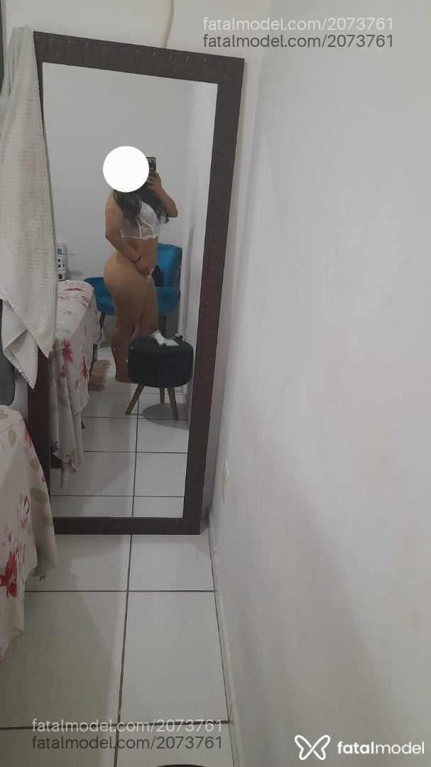 Acompanhante mulher loira (o) de olhos pretos - Maiaa