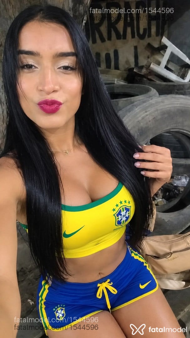Acompanhante travesti ruiva (o) de olhos castanhos - Karol