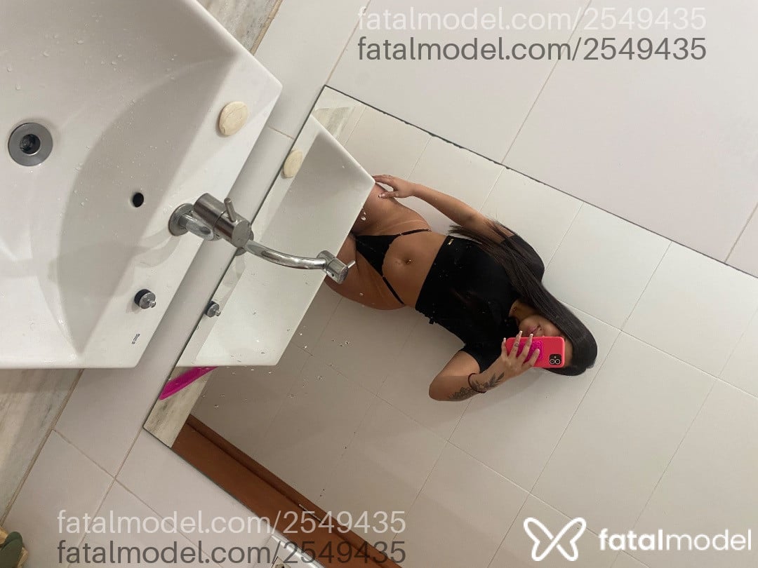 Acompanhante mulher morena (o) de olhos castanhos - Livia