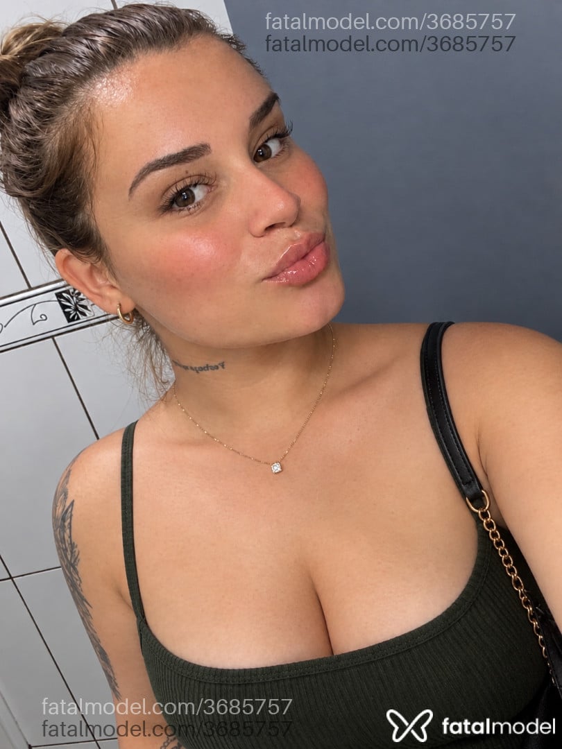 Acompanhante mulher ruiva (o) de olhos castanhos - Larissa