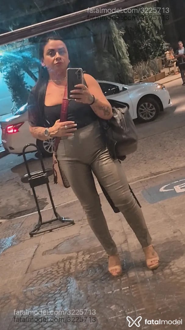 Acompanhante mulher com cabelo castanho de olhos castanhos - Isabelle