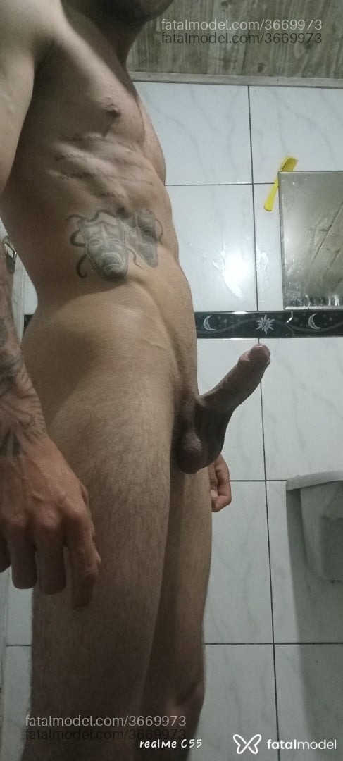 Acompanhante homem com cabelo castanho de olhos castanhos - Robson