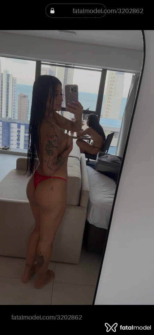 Acompanhante mulher morena (o) de olhos castanhos - Emilly