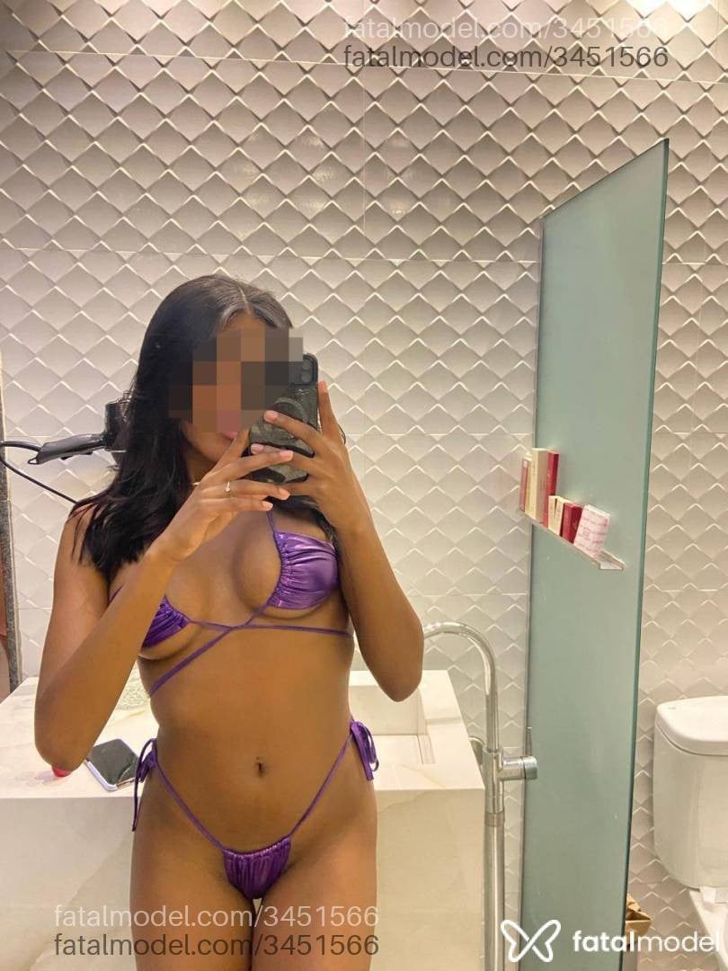Acompanhante mulher morena (o) de olhos pretos - Samara Santori