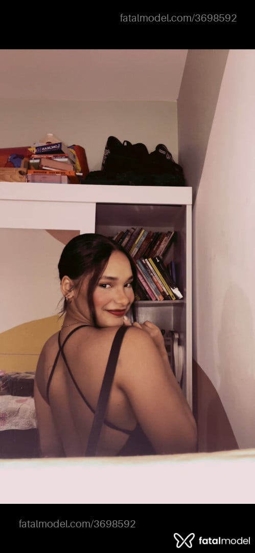 Acompanhante mulher morena (o) de olhos castanhos - Celine Alcantara