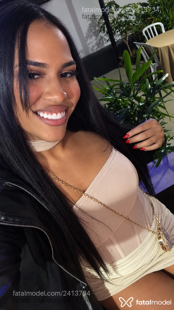 Acompanhante mulher trans morena (o) de olhos castanhos - Naiara Lima