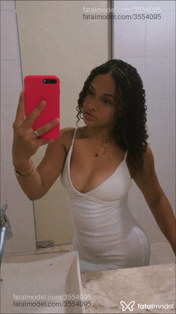 Acompanhante mulher morena (o) de olhos castanhos - Jheny