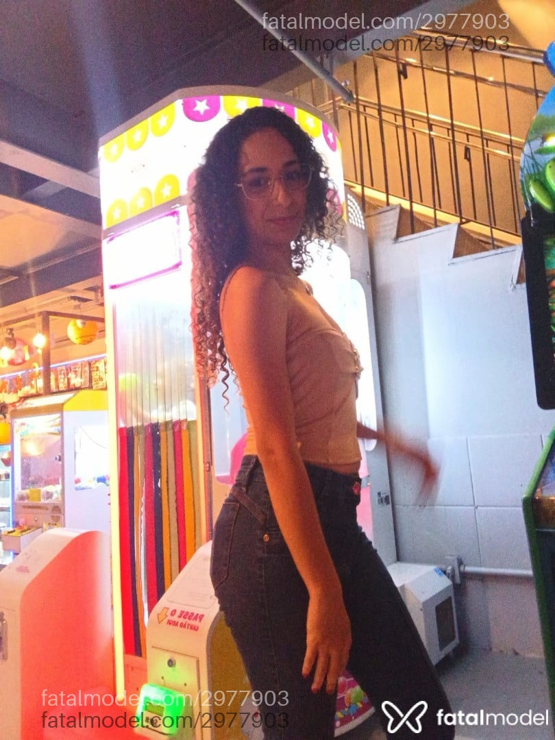 Acompanhante mulher morena (o) de olhos castanhos - Fernanda Raeli