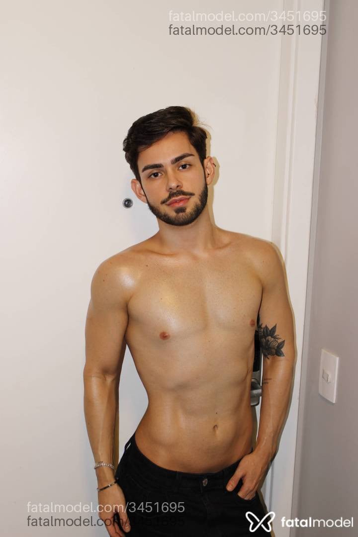 Acompanhante homem morena (o) de olhos pretos - Kevin