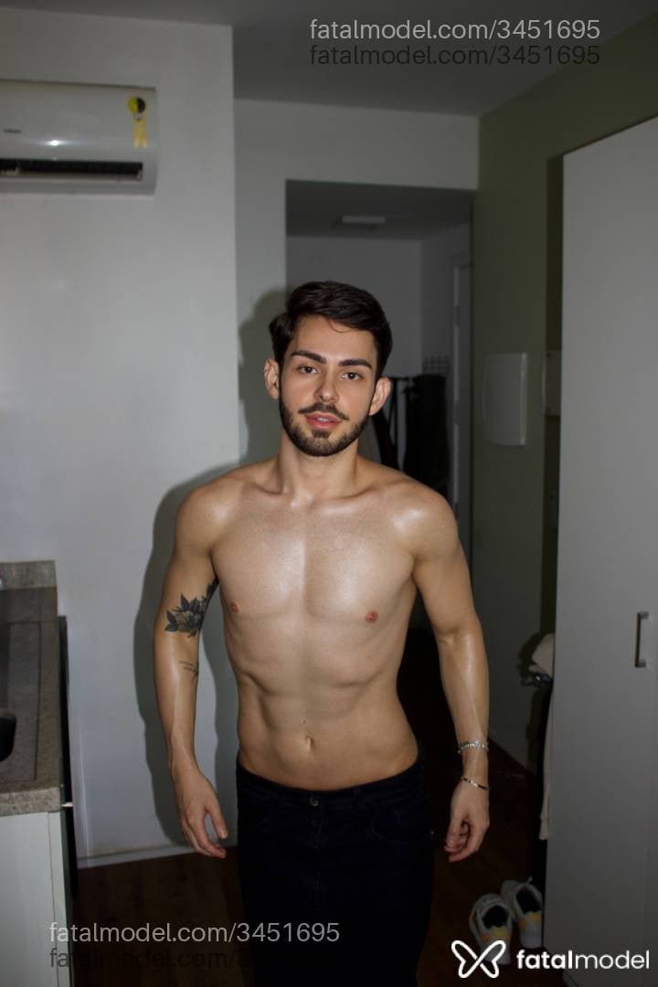 Acompanhante homem morena (o) de olhos pretos - Kevin
