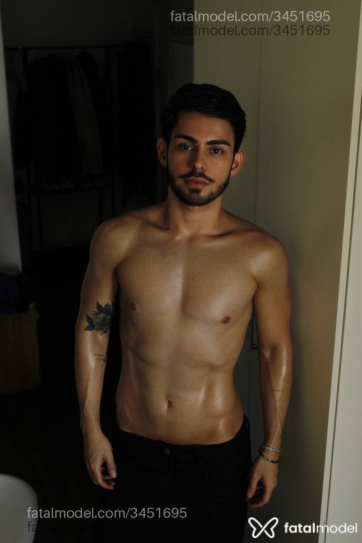 Acompanhante homem morena (o) de olhos pretos - Kevin