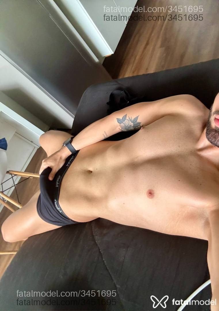 Acompanhante homem morena (o) de olhos pretos - Kevin