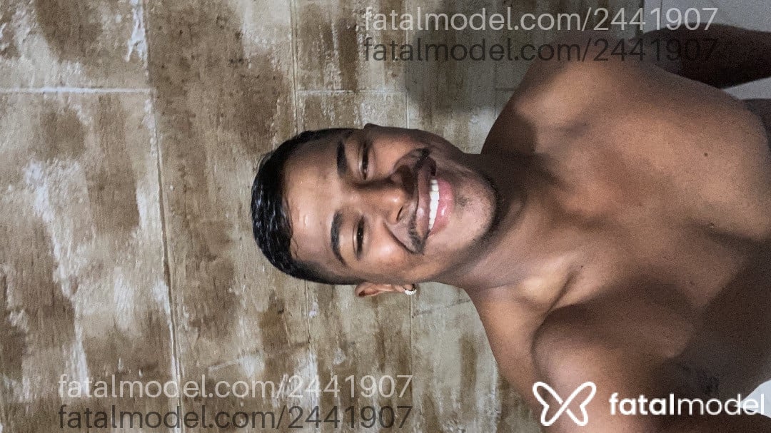 Acompanhante homem morena (o) de olhos castanhos - Pretinho
