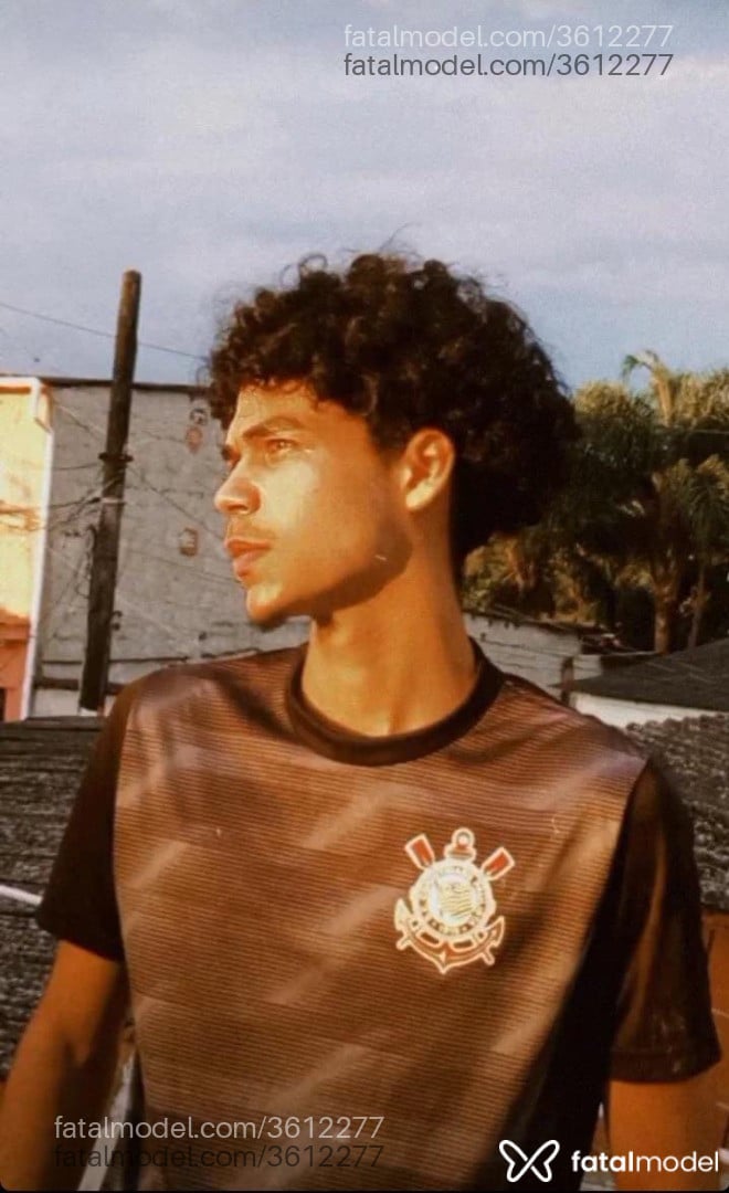 Acompanhante homem com cabelo castanho de olhos castanhos - Carlos