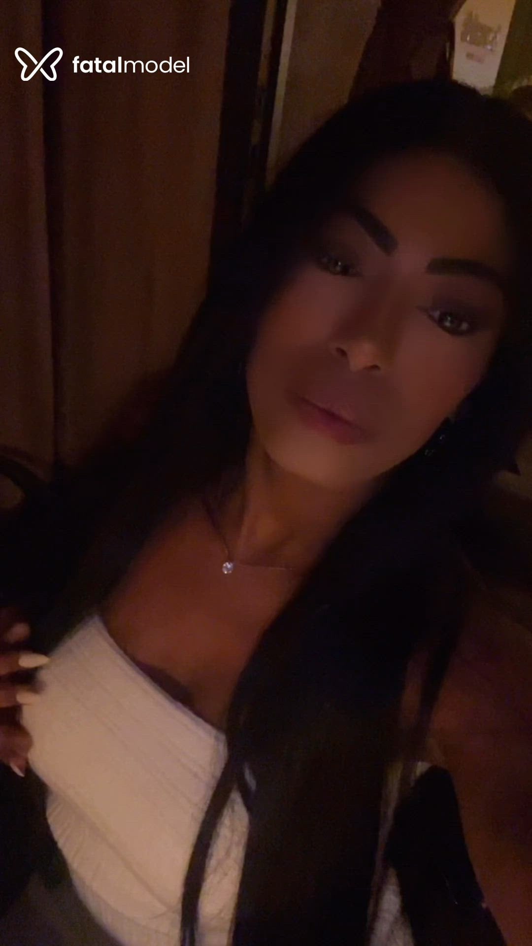 Acompanhante mulher morena (o) de olhos pretos - Samira