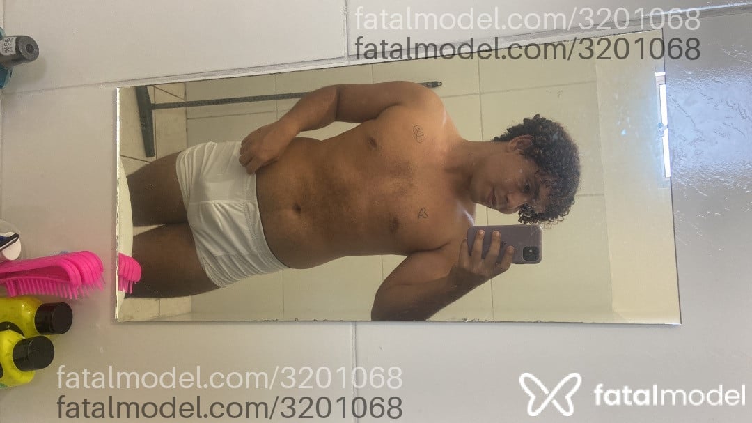 Acompanhante homem com cabelo castanho de olhos castanhos - Bernardo
