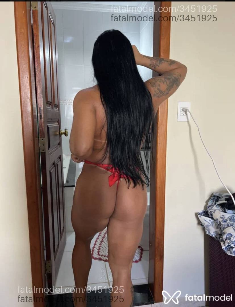 Acompanhante mulher morena (o) de olhos pretos - Marcelle