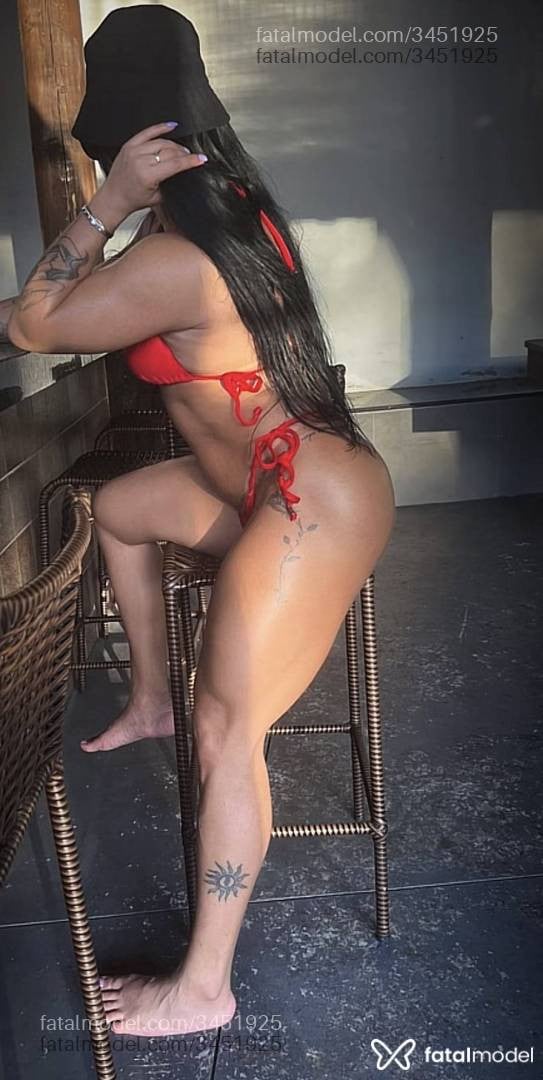 Acompanhante mulher morena (o) de olhos pretos - Luana