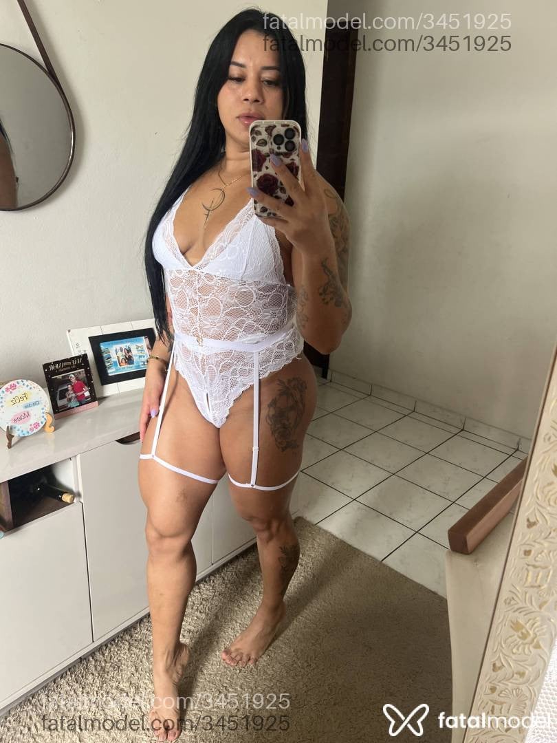 Acompanhante mulher morena (o) de olhos pretos - Marcelle