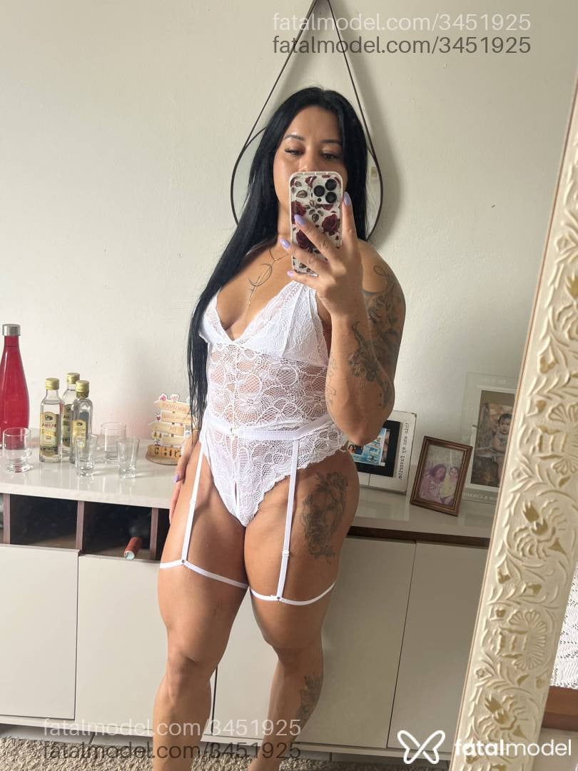 Acompanhante mulher morena (o) de olhos pretos - Marcelle