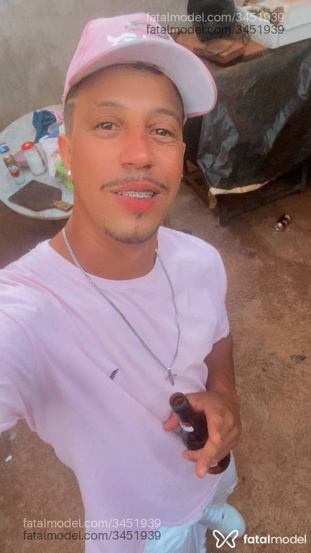 Acompanhante homem com cabelo castanho de olhos castanhos em Uberlândia - Diego