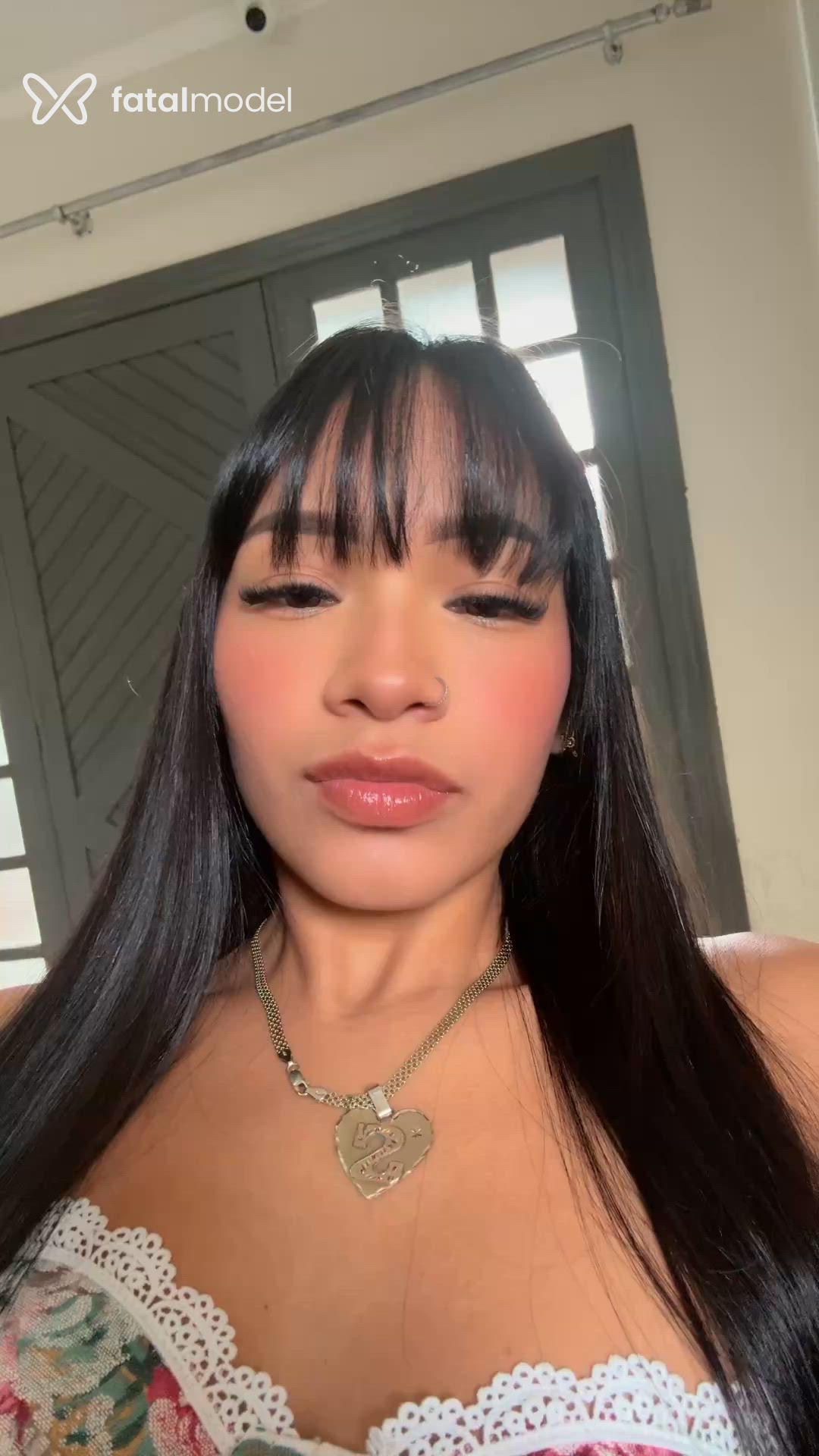 Acompanhante mulher morena (o) de olhos pretos - Sofy Santos