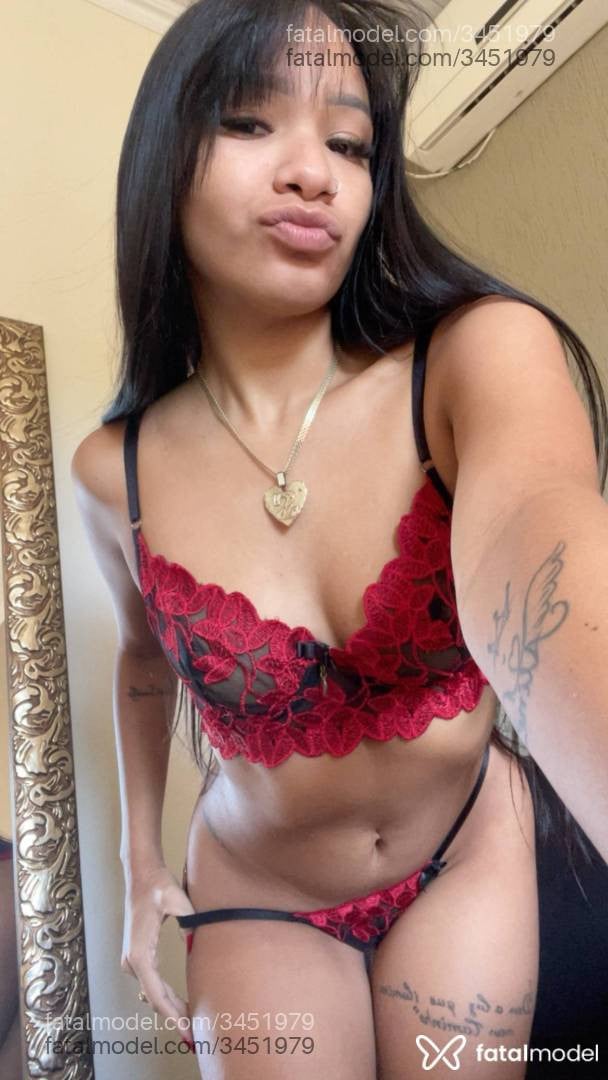 Acompanhante mulher morena (o) de olhos pretos - Sofy Santos