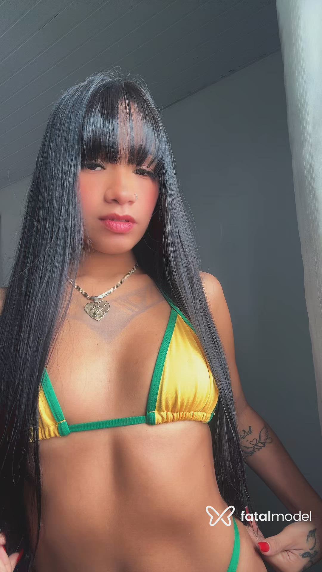 Acompanhante mulher morena (o) de olhos pretos - Sofy Santos