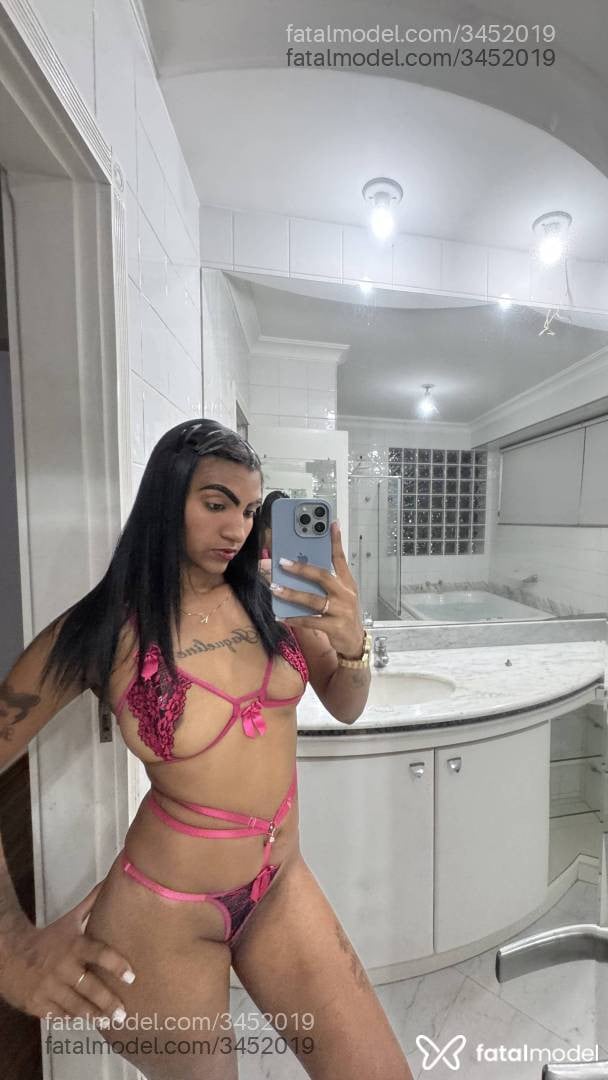 Acompanhante mulher morena (o) de olhos pretos - Luiza