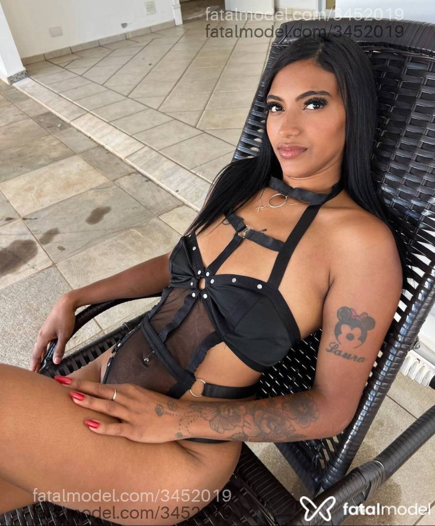 Acompanhante mulher morena (o) de olhos pretos - Luiza